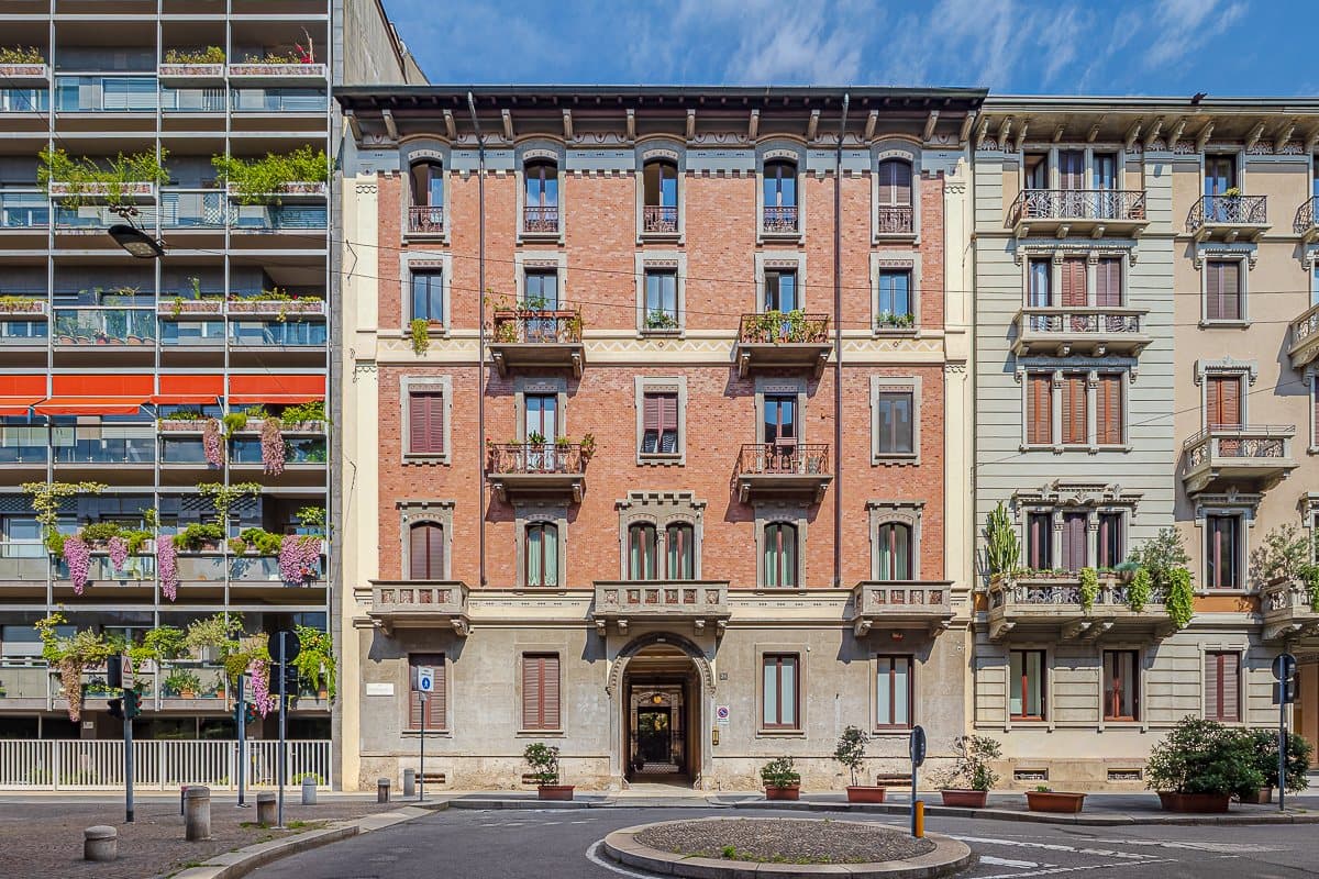The Liberty façade of the building on Piazza Tommaseo