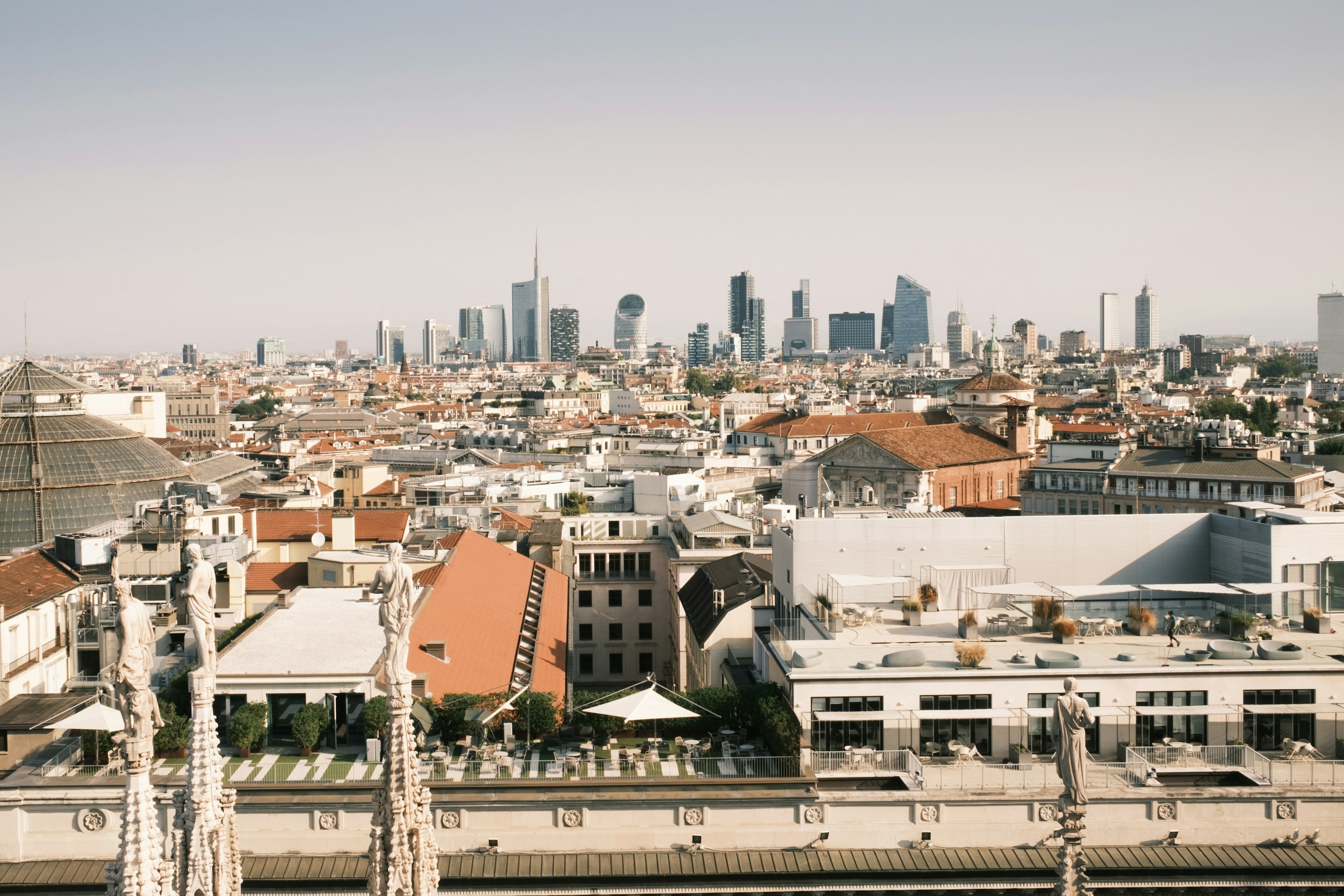 I tetti di Milano verso i grattacieli di Porta Nuova